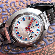 FAR-OUT~1972 BULOVA JET STAR DAY/DATE RED/BLUE.