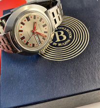 FAR-OUT~1972 BULOVA JET STAR DAY/DATE RED/BLACK ACCENTS